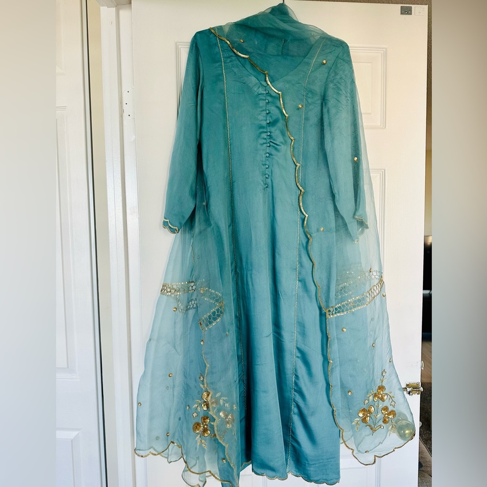 Beautiful handwork suit brand new boutique style